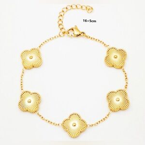 Elegant Gold Flower Bracelet